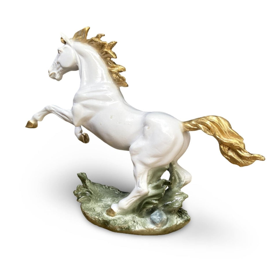 🐎 Majestic Horse White & Gold – Fiber Edition
